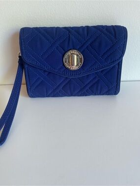 Vera Bradley Blue Quilted Microfiber Turn Lock Wristlet Wallet Clutch Purse